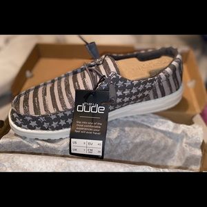 MAKE OFFER women’s size 9 Wendy funk greyed patriotic.